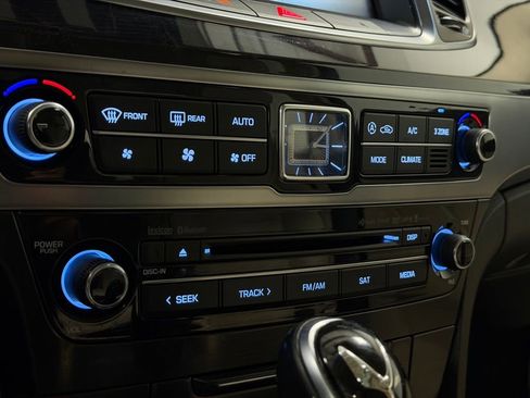 Used 2014 Hyundai Equus Signature image 21