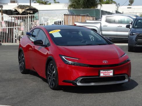 Used 2025 Toyota Prius Plug-In Hybrid image 2