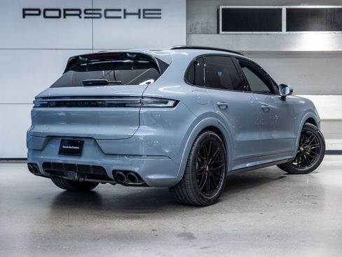Certified 2025 Porsche Cayenne GTS AWD/4WD image 8