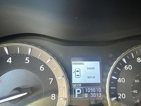 Used 2012 INFINITI M37 x w/ Premium Pkg AWD/4WD image 2