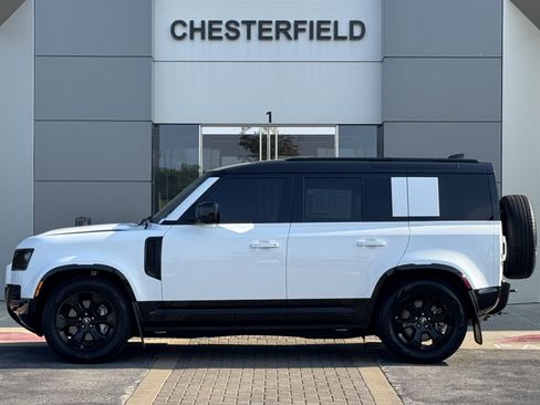Certified 2025 Land Rover Defender 110 X-Dynamic SE AWD/4WD image 6
