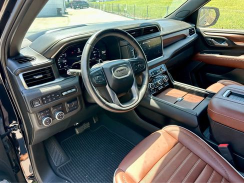 Used 2023 GMC Yukon Denali Ultimate AWD/4WD image 11