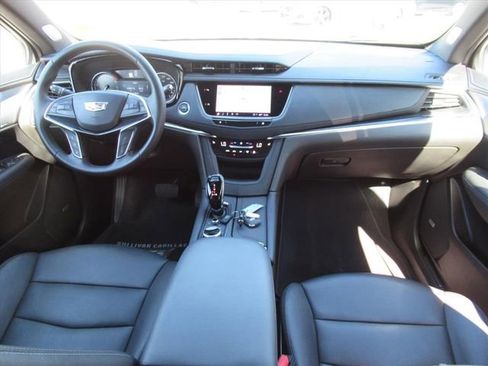 Certified 2025 Cadillac XT5 Premium Luxury image 13
