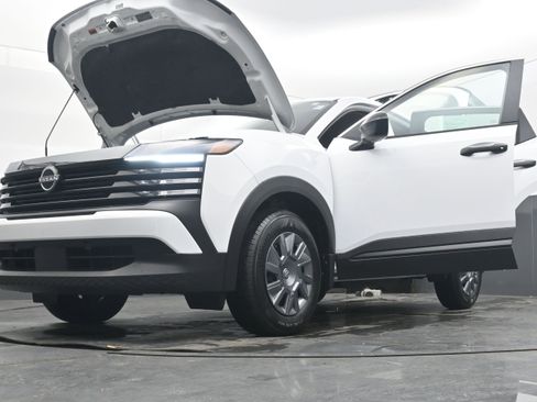 Certified 2025 Nissan Kicks S image 38