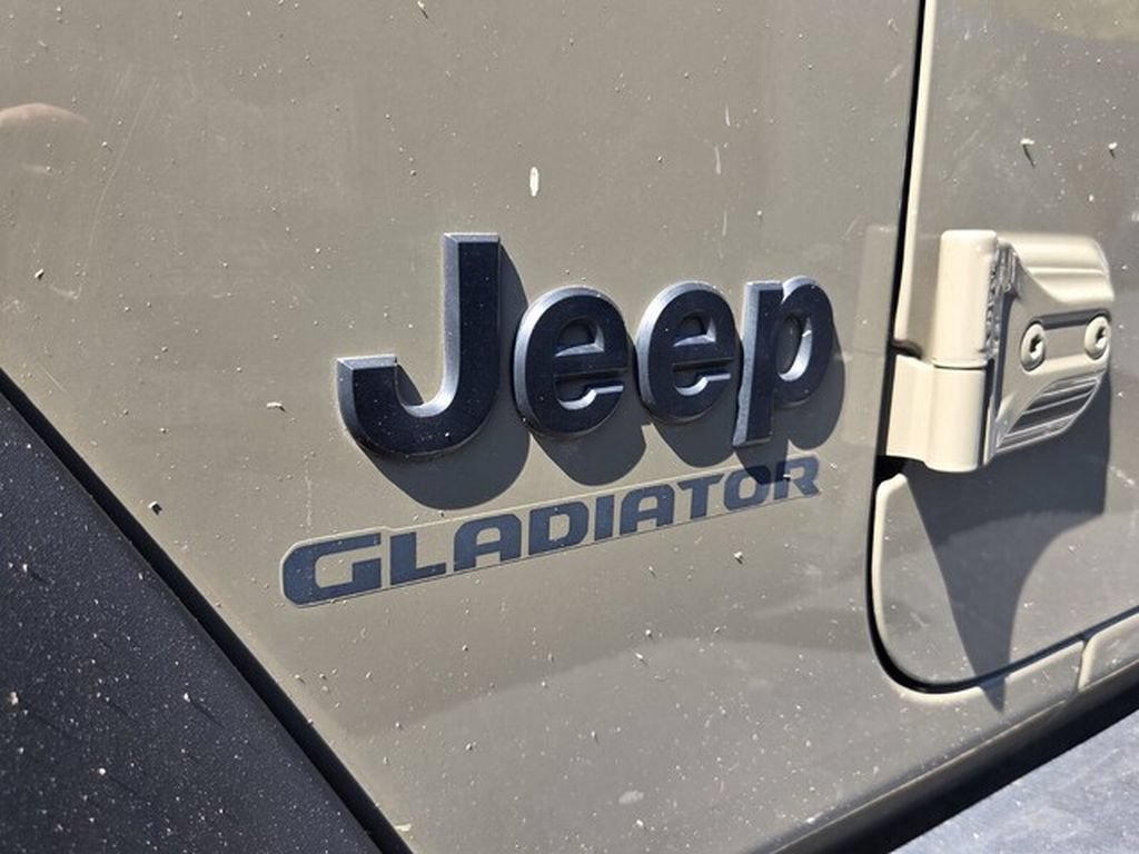 Used 2020 Jeep Gladiator Sport w/ Quick Order Package 24S AWD/4WD image 3