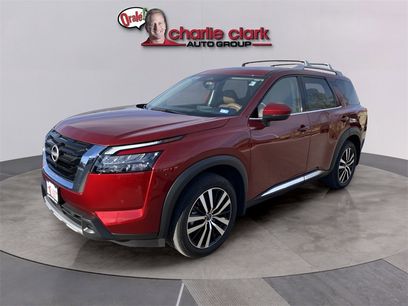 Used 2025 Nissan Pathfinder Platinum w/ Cargo Package