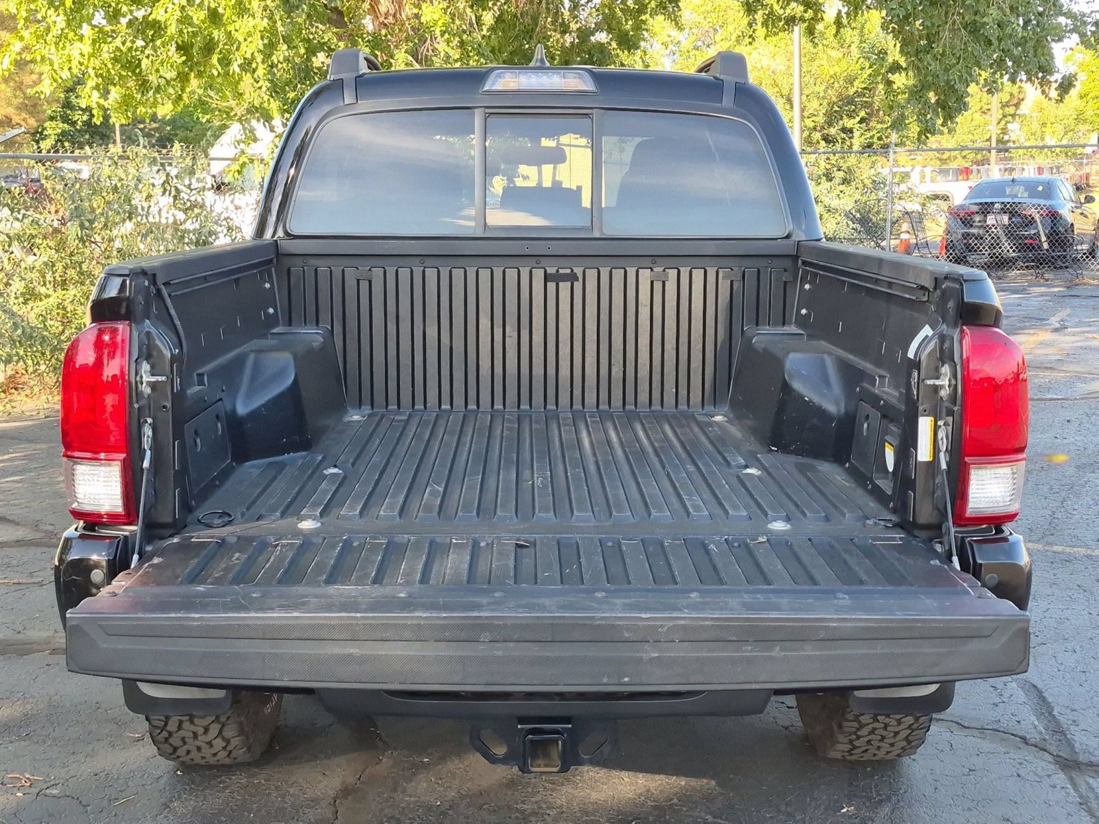 Used 2016 Toyota Tacoma TRD Off-Road AWD/4WD image 33