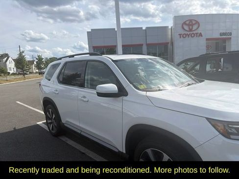 Used 2025 Honda Pilot Touring image 5