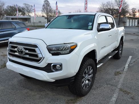 Used 2020 Toyota Tacoma Limited image 9