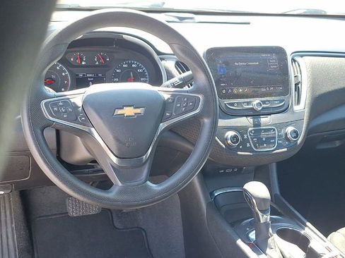 Used 2025 Chevrolet Malibu LT FWD image 3