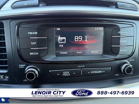 Used 2016 Kia Sorento EX image 23