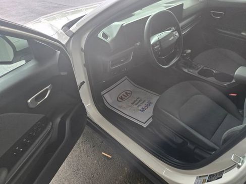 Used 2025 Kia K4 FWD image 3
