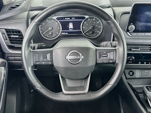 Used 2025 Nissan Rogue SV FWD image 18