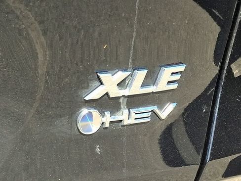 Used 2025 Toyota RAV4 XLE AWD/4WD image 10