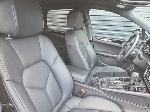 Certified 2026 Porsche Macan AWD/4WD image 19