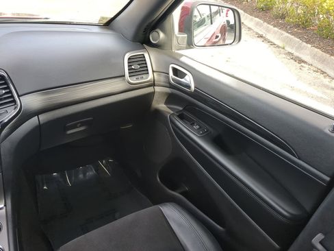 Used 2022 Jeep Grand Cherokee Laredo X image 17