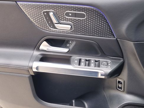 Certified 2025 Mercedes-Benz GLB 250 image 8