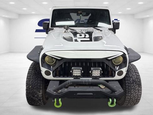 Used 2016 Jeep Wrangler Sahara image 3