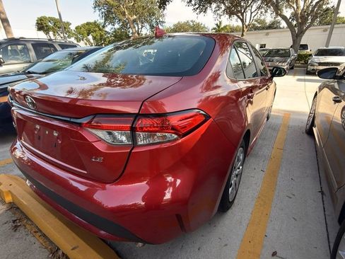 Used 2021 Toyota Corolla LE FWD image 8