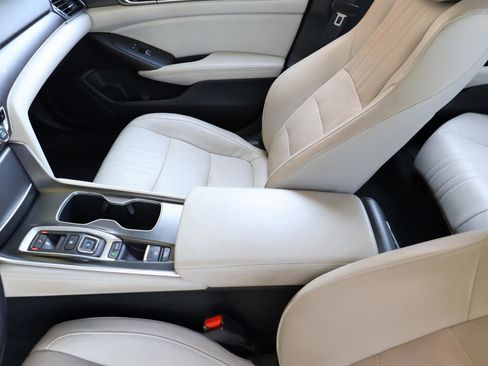 Used 2018 Honda Accord Touring image 39