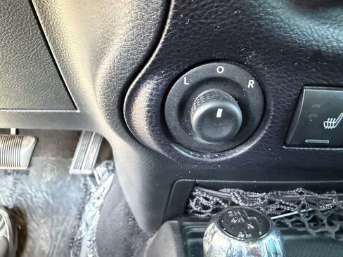 Used 2015 Jeep Wrangler Unlimited Sahara AWD/4WD image 28