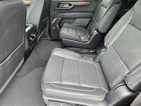 Used 2025 GMC Yukon Denali AWD/4WD image 29