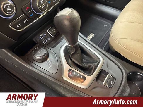 Used 2016 Jeep Cherokee Latitude w/ Comfort/Convenience Group image 21