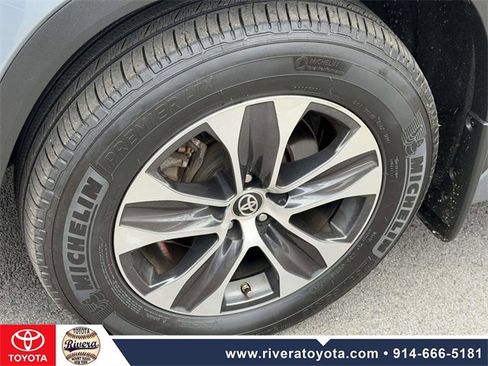 Used 2020 Toyota Highlander XLE image 9