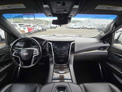 Used 2019 Cadillac Escalade ESV Platinum image 15