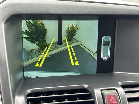 Used 2016 Volvo XC60 T5 Premier w/ Proximity Package image 18