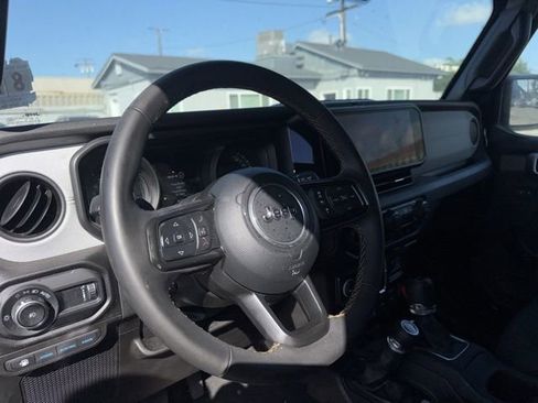 Used 2024 Jeep Wrangler Unlimited image 10