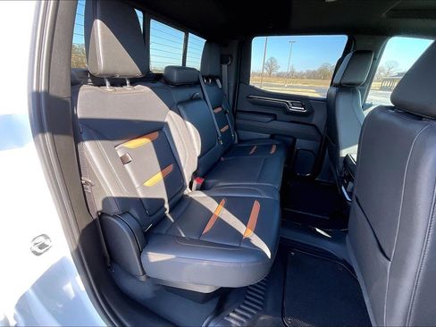 Used 2023 GMC Sierra 1500 AT4 w/ AT4 Premium Package image 17