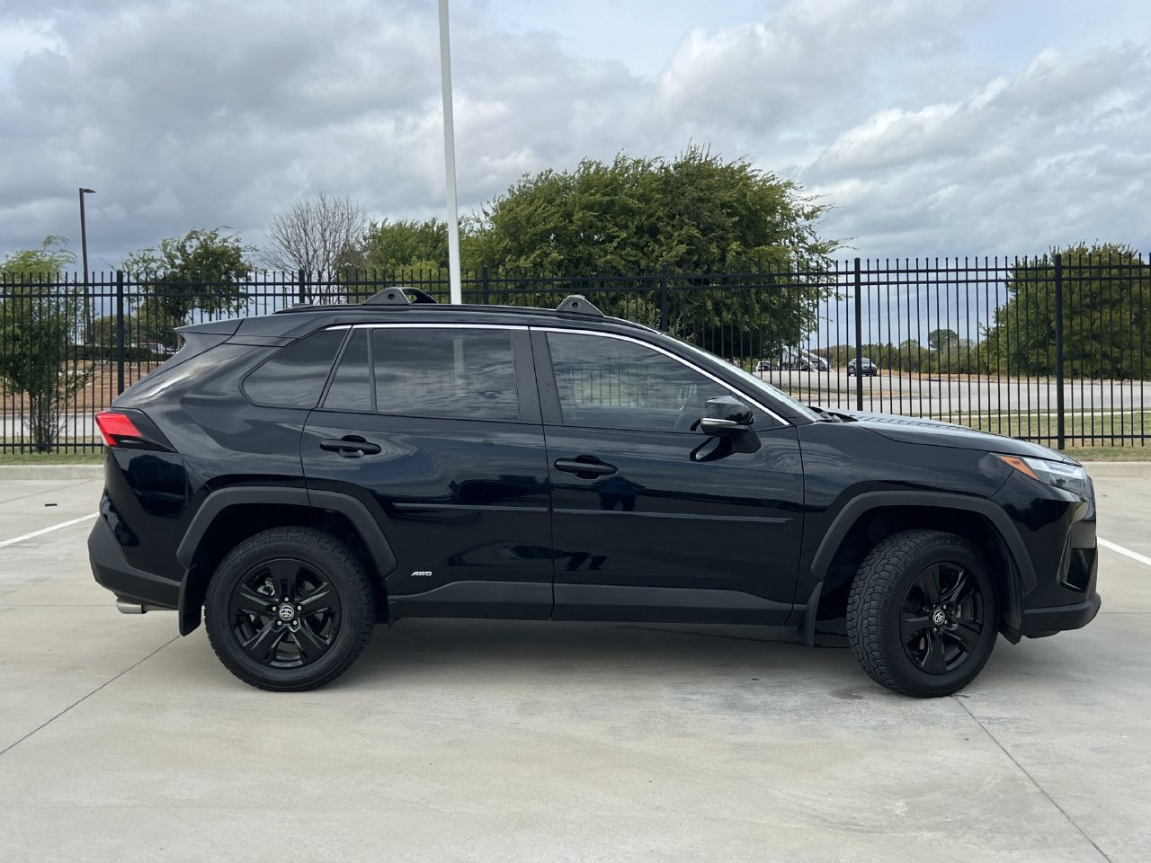 Used 2023 Toyota RAV4 XLE w/ Convenience Package AWD/4WD image 3