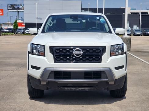 Used 2022 Nissan Frontier SV w/ Technology Package RWD image 2