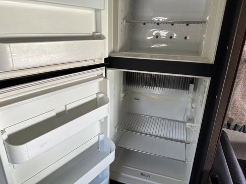 Used 2017 Ford E-350 and Econoline 350 Super Duty w/ Motorhome Prep Package image 16