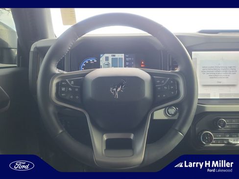 Used 2022 Ford Bronco Badlands image 9