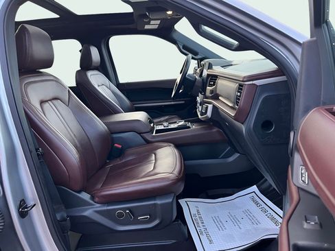Used 2022 Ford Expedition Limited image 24