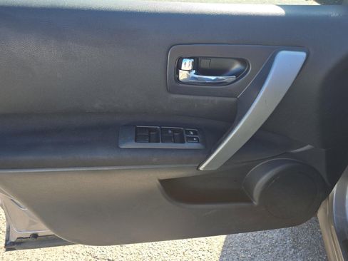 Used 2010 Nissan Rogue S w/ 360 Degree Value Pkg image 10