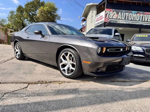 Used 2015 Dodge Challenger SXT Plus image 2