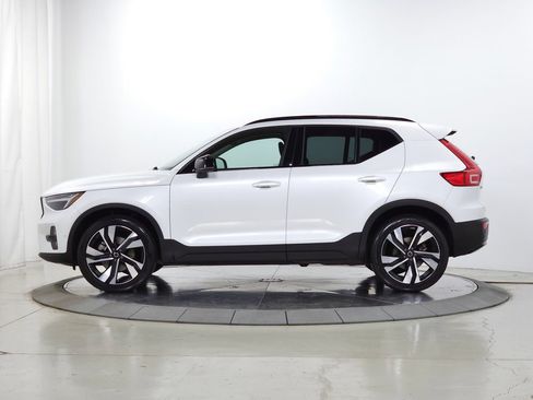 Used 2023 Volvo XC40 B5 Plus w/ Driver Assist Package AWD/4WD image 4