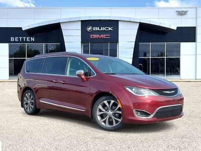 Used 2018 Chrysler Pacifica Limited w/ Tire & Wheel Group