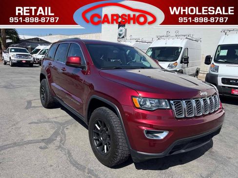 Used 2019 Jeep Grand Cherokee Laredo image 1
