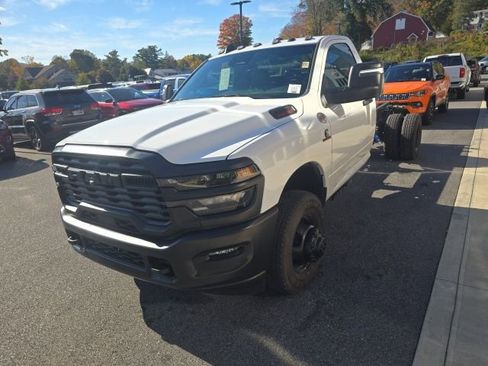 Used 2025 RAM 3500 Tradesman image 3