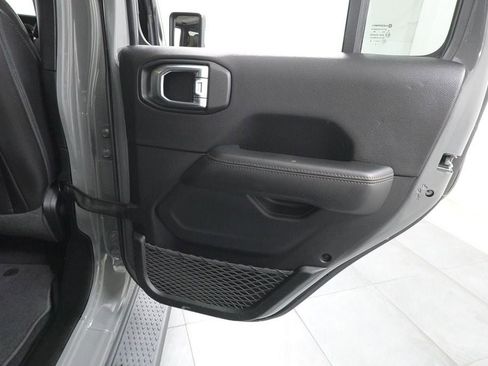 Used 2023 Jeep Gladiator Overland AWD/4WD image 29
