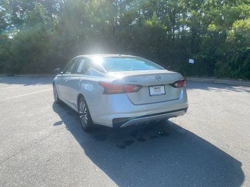 Certified 2025 Nissan Altima 2.5 SV FWD image 6