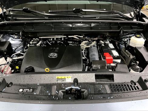 Used 2022 Toyota Highlander XLE AWD/4WD image 32