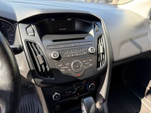 Used 2017 Ford Focus SE w/ Cold Weather Package FWD image 13