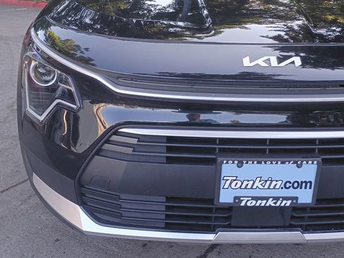 Certified 2025 Kia Niro EX w/ EX Cold Weather Package FWD image 11