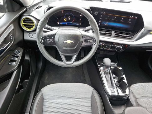 Used 2024 Chevrolet Trax LT image 11