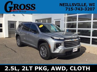 Used 2025 Chevrolet Traverse LT